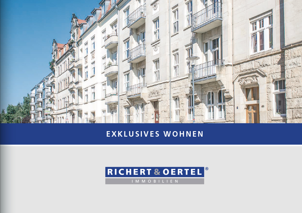 Klassische Wohngebäude unter blauem Himmel. Blauer Banner "EXKLUSIVES WOHNEN". Richert & Oertel Immobilien Logo.