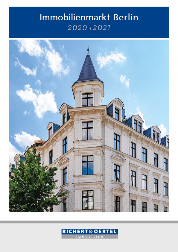 Titelseite des Berichts „Immobilienmarkt Berlin 2020/2021“ mit einem weißen klassischen Gebäude und Ecktürmchen.