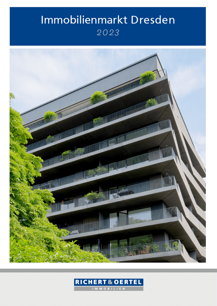 Titelseite 'Immobilienmarkt Dresden 2023' mit modernem Gebäude, grünen Bäumen. Richert & Oertel Logo.