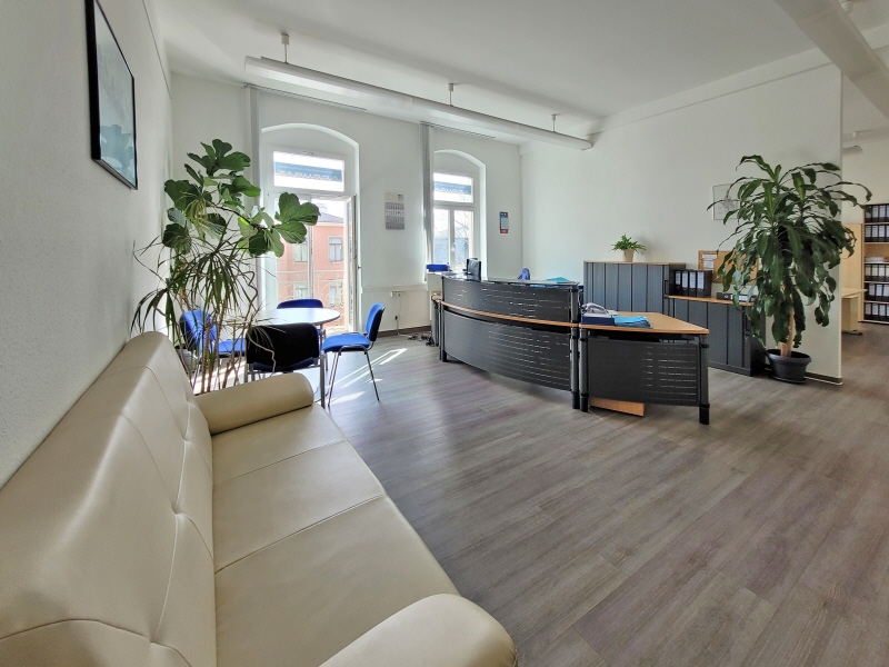 Büro (1) mit Balkon