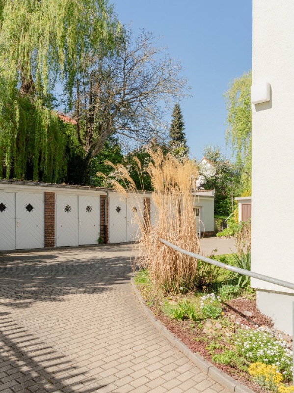 Innenhof mit Garagen