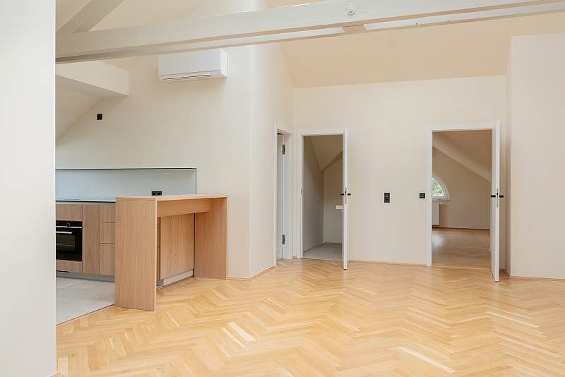 Essdiele mit angrenzender Küche