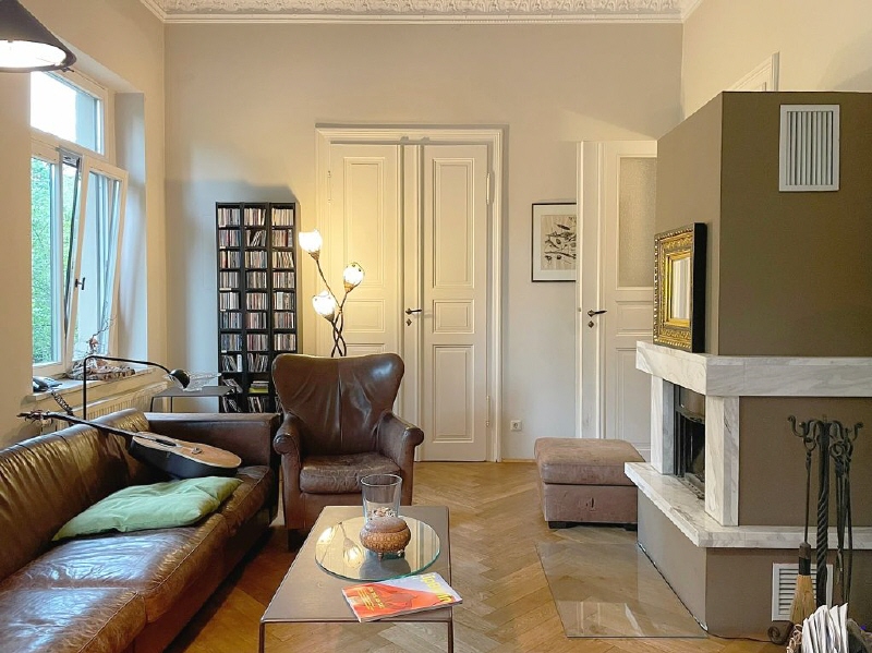 Wohnzimmer mit Kamin