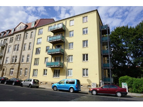 Willkommen in Striesen - Helle 2-Zimmerwohnung mit Balkon und Parkettboden