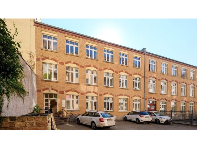 Genießen Sie das Flair der Dresdner Neustadt - Große 4-Zimmerwohnung im Hinterhaus