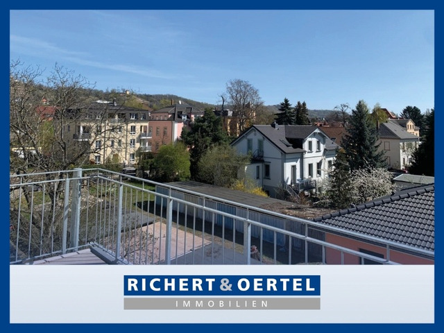 Sonnige Aussichten: Sanierte Balkonwohnung (vermietet) mit Klimaanlage und Stil
